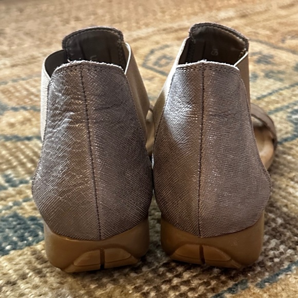 THE FLEXX Metallic Taupe Color Band Together Gladiator Sandal Shoes Size US 7.5 - Picture 5 of 8